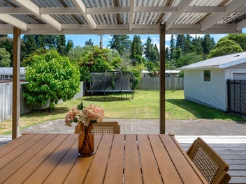 Contemporary Family Living in a Prime Location