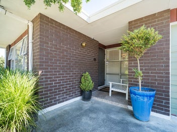 Brick, Freehold & Ready to Go!