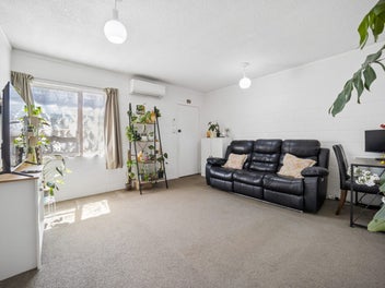 PRIME CITY-FRINGE LIVING