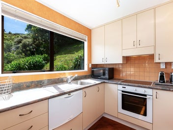 Light-Filled, Easy Living with Views