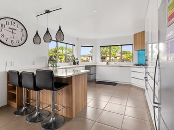 Rare Five Bedroom Family Home with Mountain Views