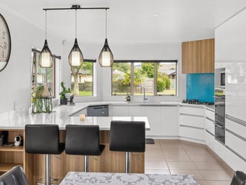 Rare Five Bedroom Family Home with Mountain Views