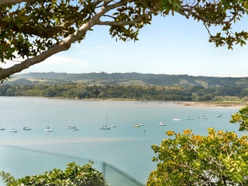 Estuary Views & Exceptional Design