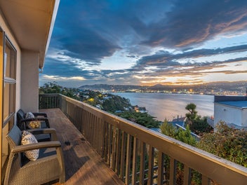 Practical Family Living with Superb Views!