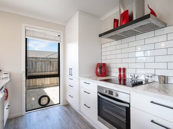 Solar, Sunny Down-sizer with Views of the Ranges