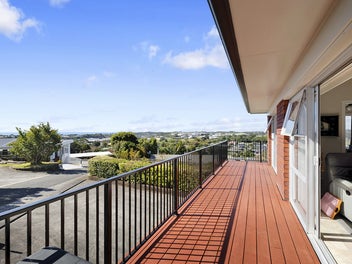 SPACE, STORAGE & STUNNING VIEWS