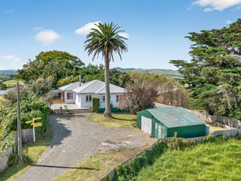 Tidy lifestyle living close to Paparoa