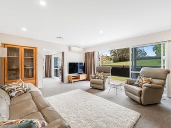 Parkside Serenity - Fully Renovated Brick and Tile