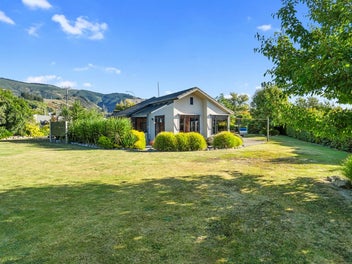 Large Section, Pool & Endless Family Appeal