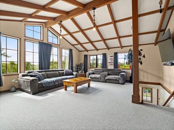 Laid-Back Coastal Living in Aramoana