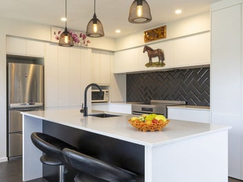 Private cul-de-sac family living