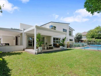 Resort-Style Elegance Beside the Golf Course