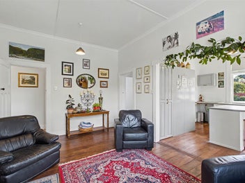 Charming Hector Cottage on a Corner Section