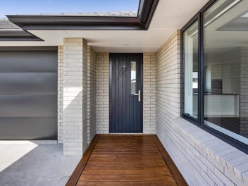 EASY LIVING ON RIMU ST!