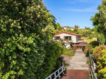 Coastal Living in Sought-After Waikawa