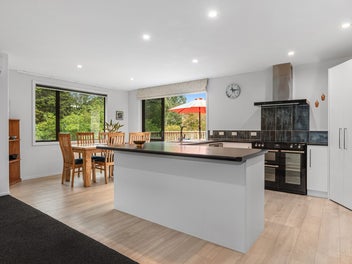 On Nature's Doorstep - Peaceful Kensington Living