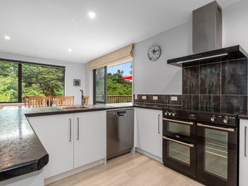 On Nature's Doorstep - Only Mins to Town!