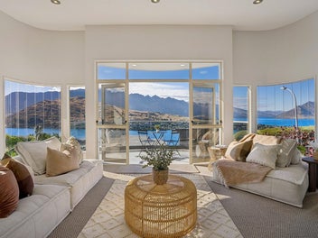 Queenstown Gem with Mega Views and 300 VA
