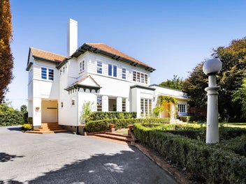 Grand residence on stunning private grounds