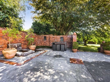 Grand residence on stunning private grounds