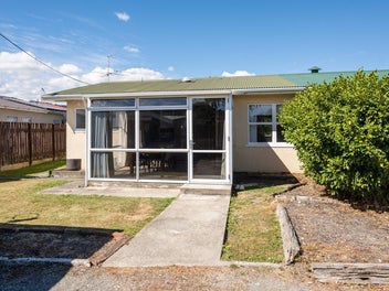 Tahunanui Living - Beachside Convenience