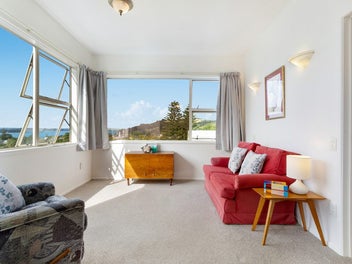 Central Oneroa Apartment - Work, Play or Invest