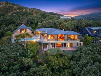 Elevated and timeless luxury in Piha