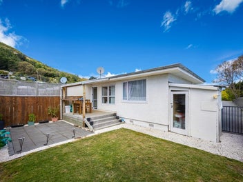 Sunny & Private | First Home or Investment