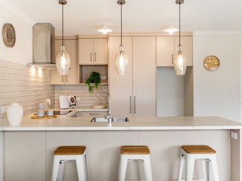 MOVE-IN READY, MAKE IT YOURS!