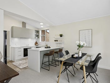 Sunny, Standalone Townhouse in Maori Hill