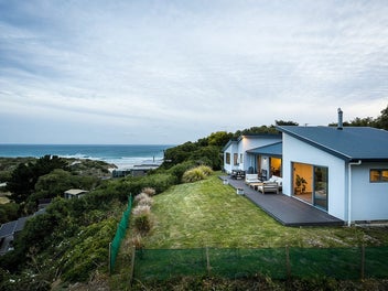 Contemporary Coastal Oasis Minutes From The City