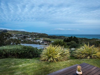 Contemporary Coastal Oasis Minutes From The City