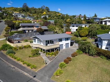 Sea Views, Sunshine & Family Living