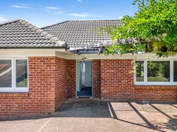 Remuera - Beautiful Brick Starter Home