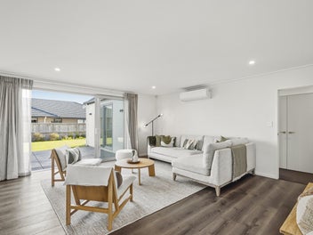 Coastal living, move in ready