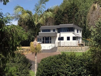 Image 1 of 7