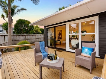 Views, Vibes, and Value - Move Straight In!