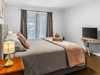 Taranaki Country Charm + Income Potential