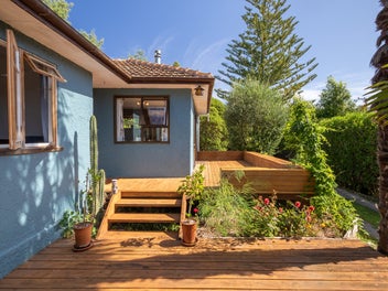 Rural hideaway close to town