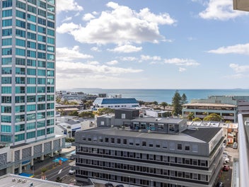 Harbour & Lake Views - Spencer on Byron