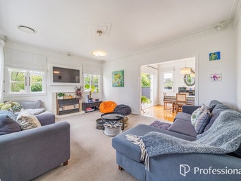 Stunning Home, Section & Location!