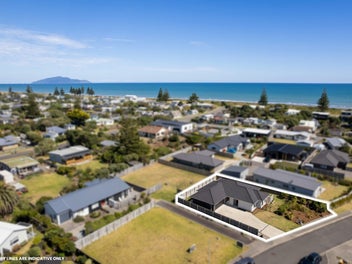 Your Sunny Base by the Beach