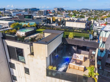Rare Ponsonby Ridge Penthouse with Private Pool