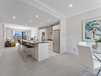 Highly desired location - 500m to the park!