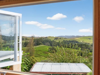 Charming, Sunny & So Inviting