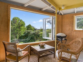Charming, Sunny & So Inviting