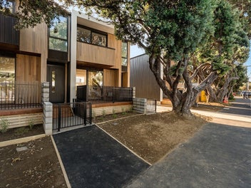 Brand New & Freehold in Island Bay