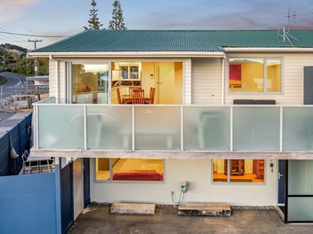 Sought After Seaside Setting