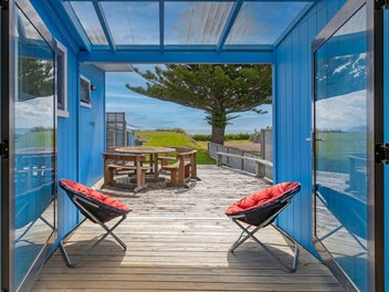Castlepoint Beachfront Bach
