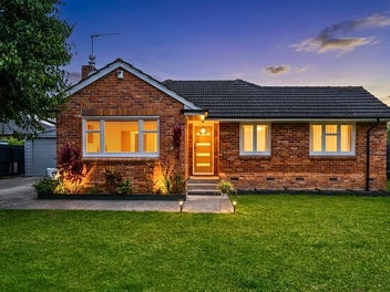 FREEHOLD. BRICK. VALUE - MUST SELL!